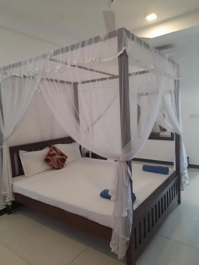 Hotel Marine At Negombo Beach Гостевой дом