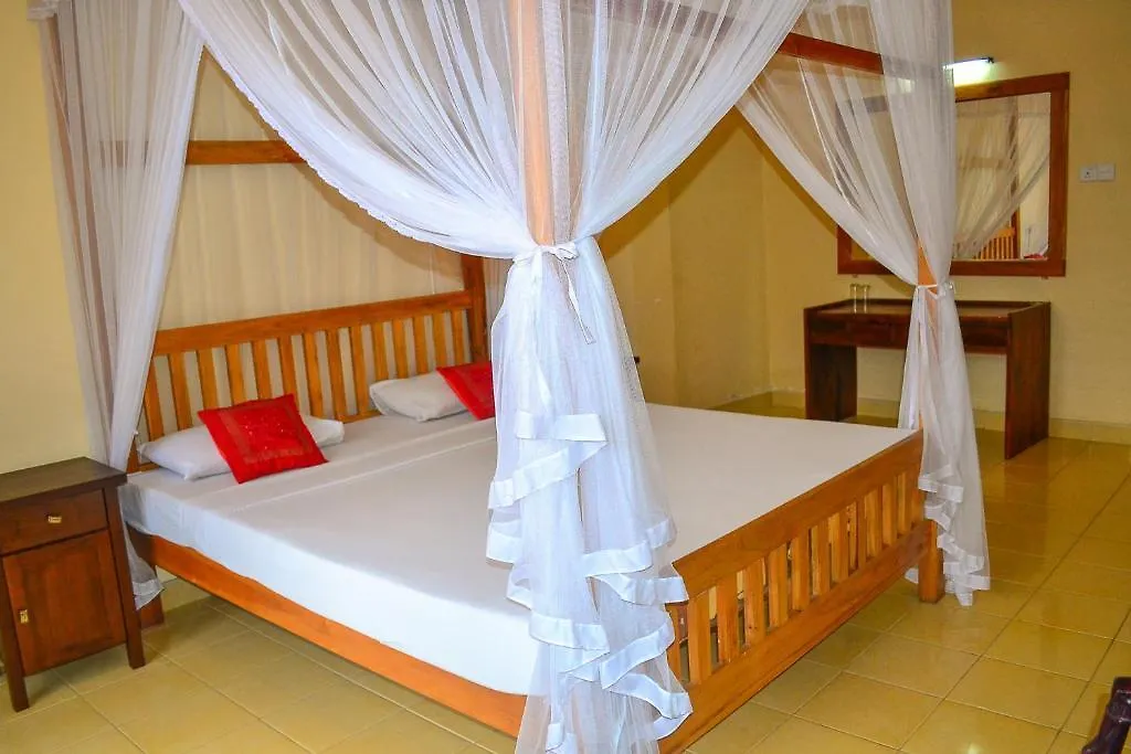 Hotel Marine At Negombo Beach